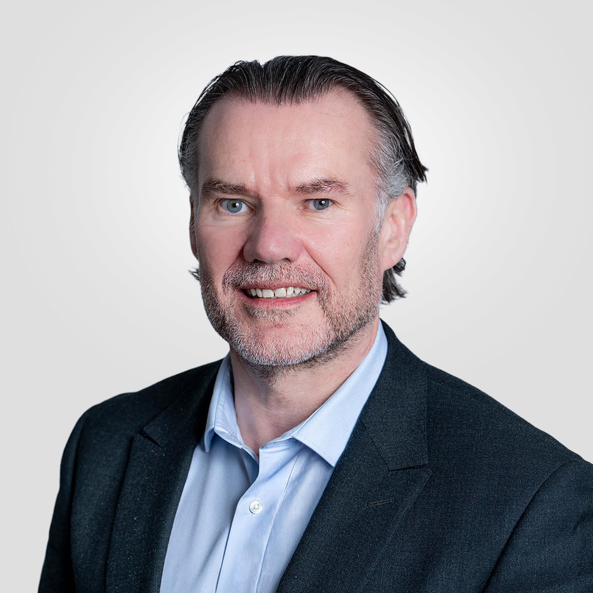 Ronan Cox 首席执行官